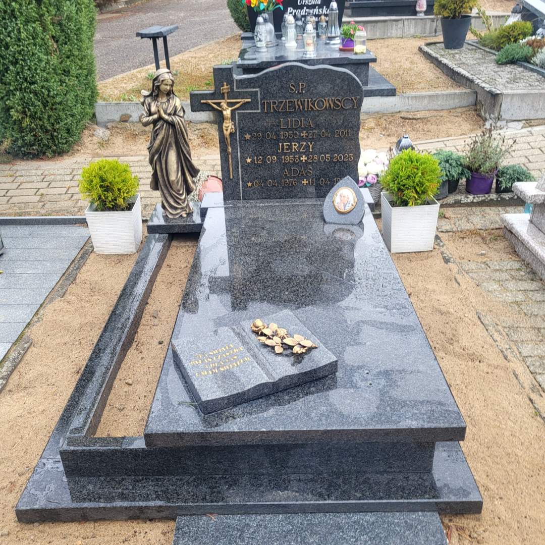 Adam Trzewikowski 1976 Bytów - Grobonet - Wyszukiwarka osób pochowanych